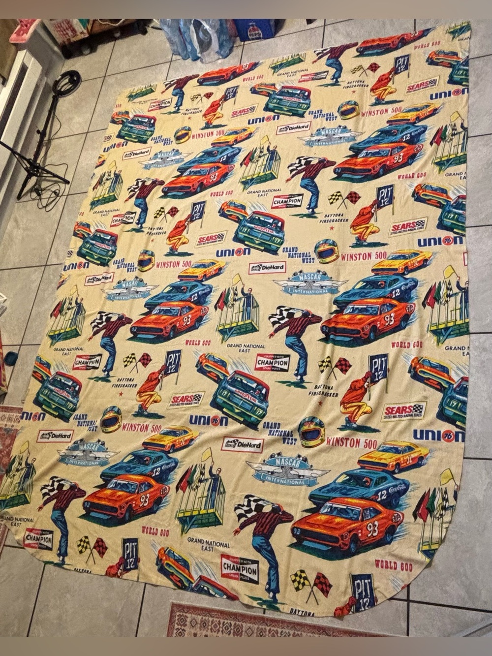 Vintage 1970s Sears Perma-Prest NASCAR Winston 500/Daytona Firecracker Fabric - Picture 3 of 14